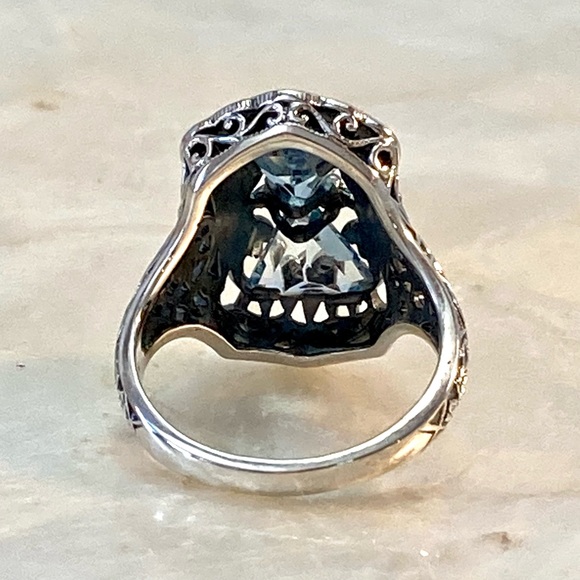 Astonishing Vintage Filigree Sterling Silver and Blue Topaz Ring - Picture 3 of 5